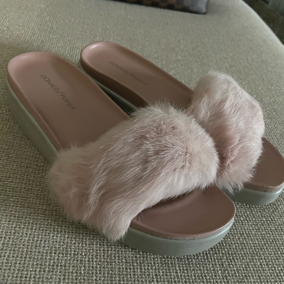 Donald J Pliner Furfi Blush Pink Rabbit Fur Platform Wedge Slide Sandals - Picture 3 of 4